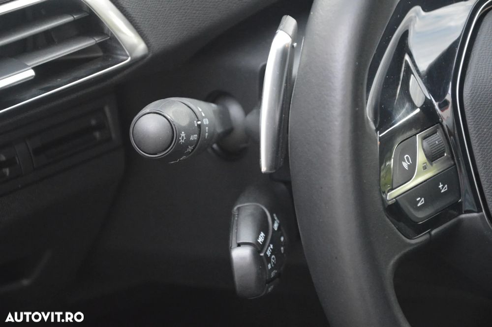 Peugeot 3008 1.2 PureTech 130 EAT8 Allure Pack - 36