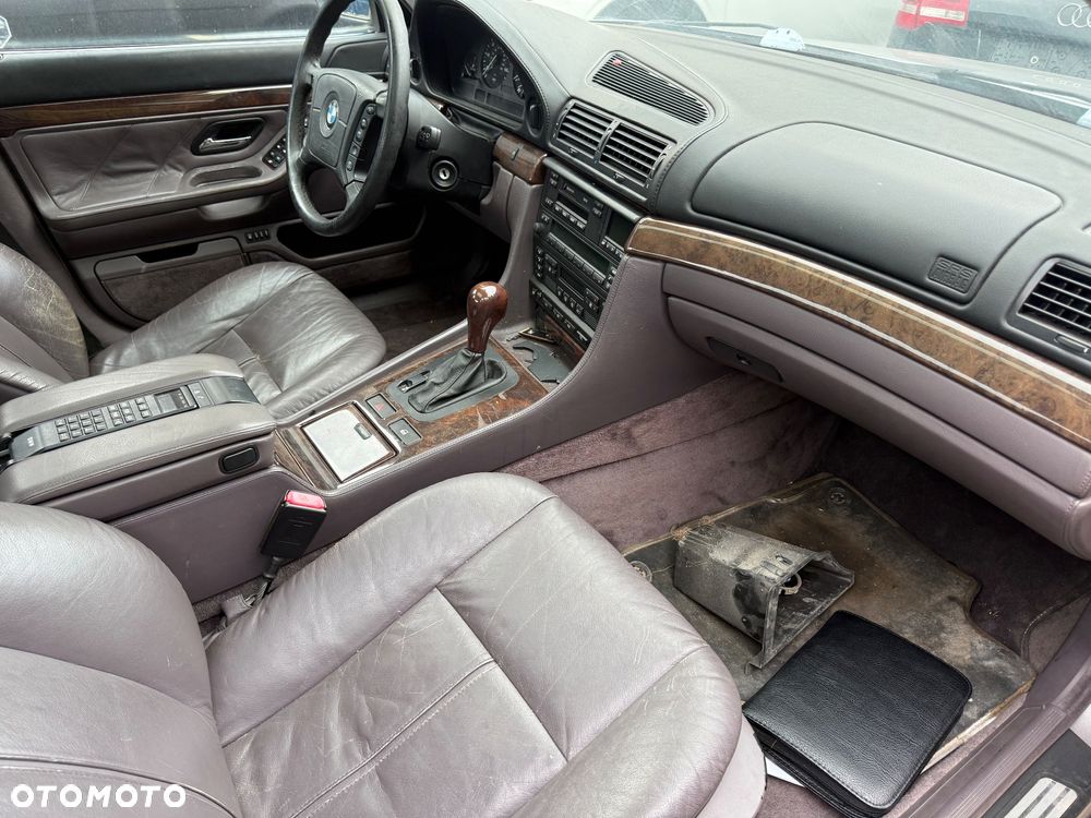 BMW Seria 7 750iL - 8
