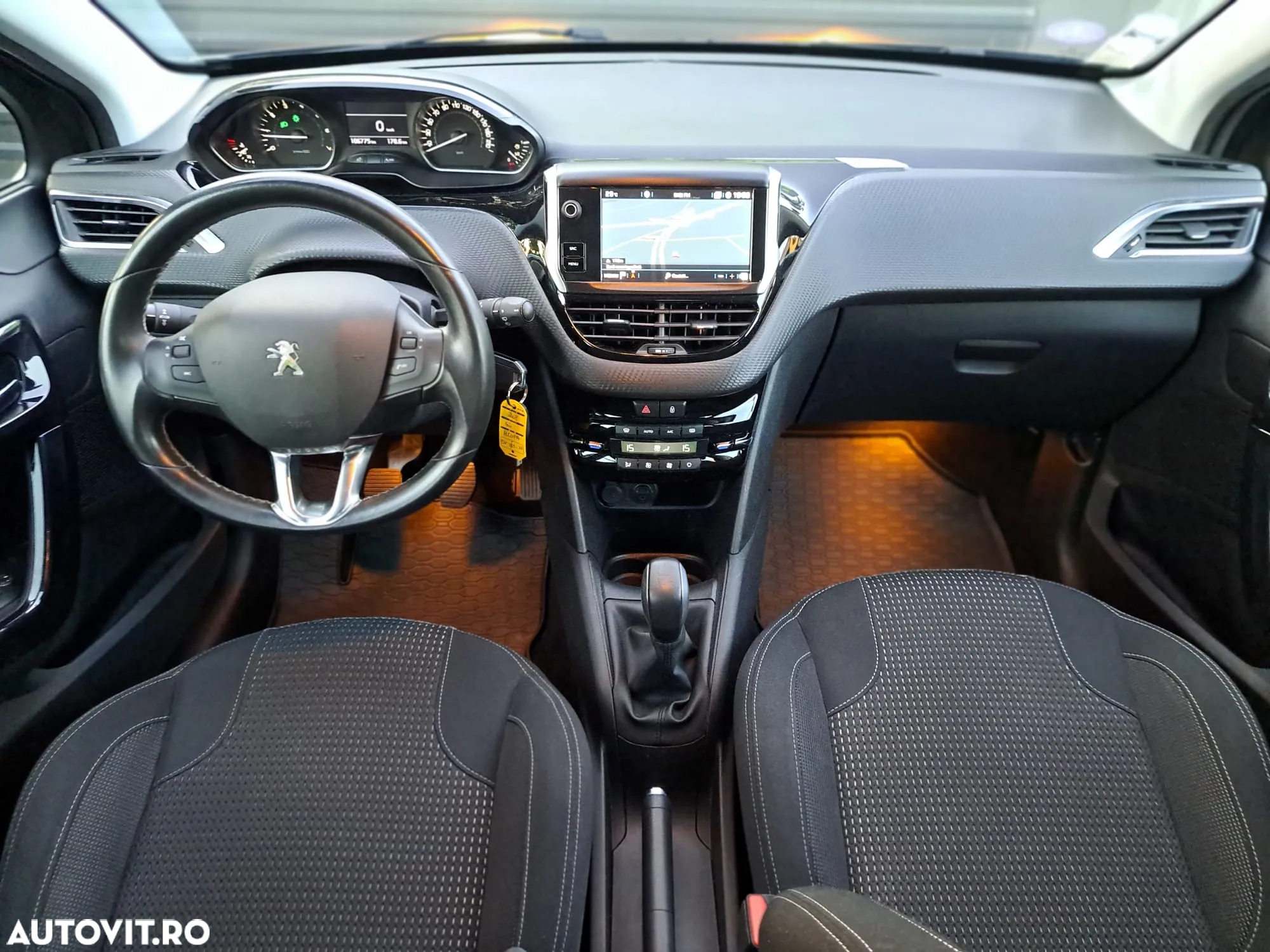 Peugeot 208 1.2 L PureTech Turbo Allure - 6