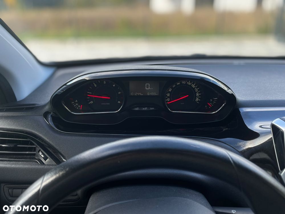 Peugeot 208 - 9