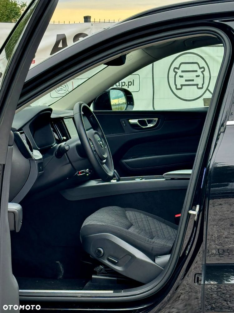 Volvo XC 60 B4 D AWD Core - 9