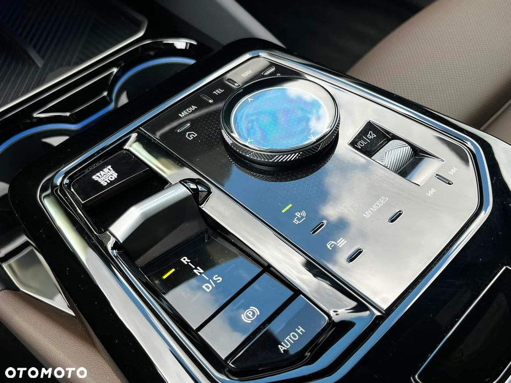 BMW Seria 5 520d xDrive mHEV M Sport - 24