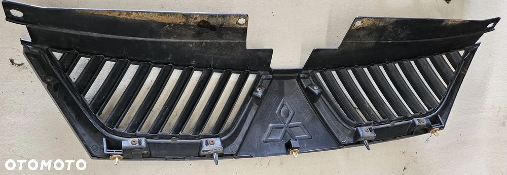 Mitsubishi Outlander II 2 grill atrapa - 3