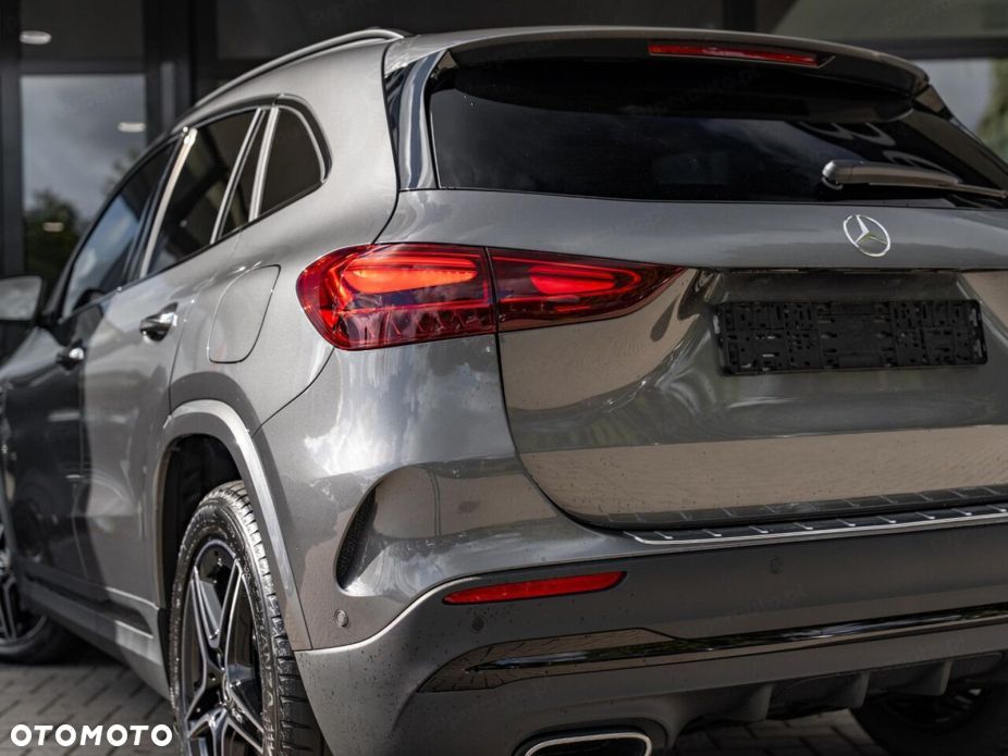 Mercedes-Benz GLA - 9