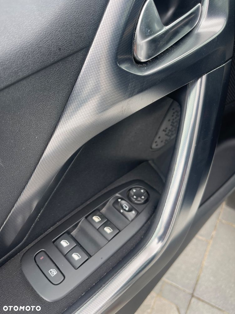 Peugeot 2008 1.2 VTi Allure - 26