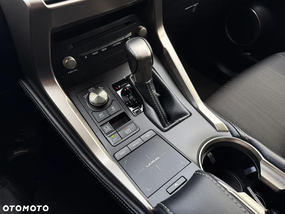 Lexus NX 300h Business Edition AWD - 29