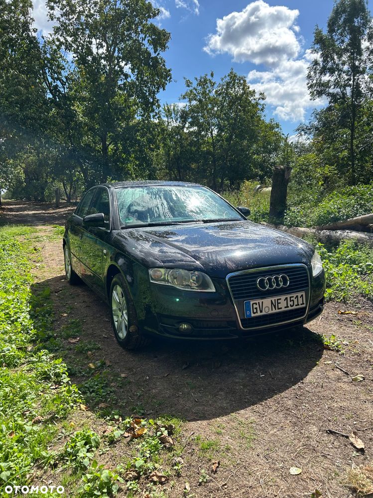 Audi A4 Limousine - 1