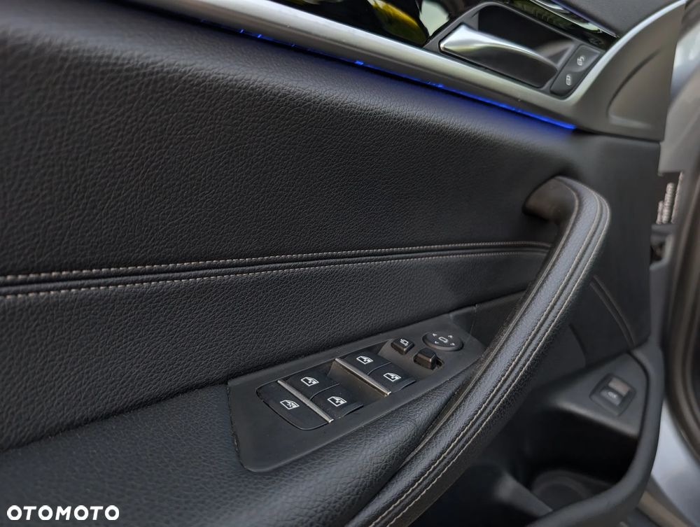 BMW Seria 5 520d Sport Line - 21