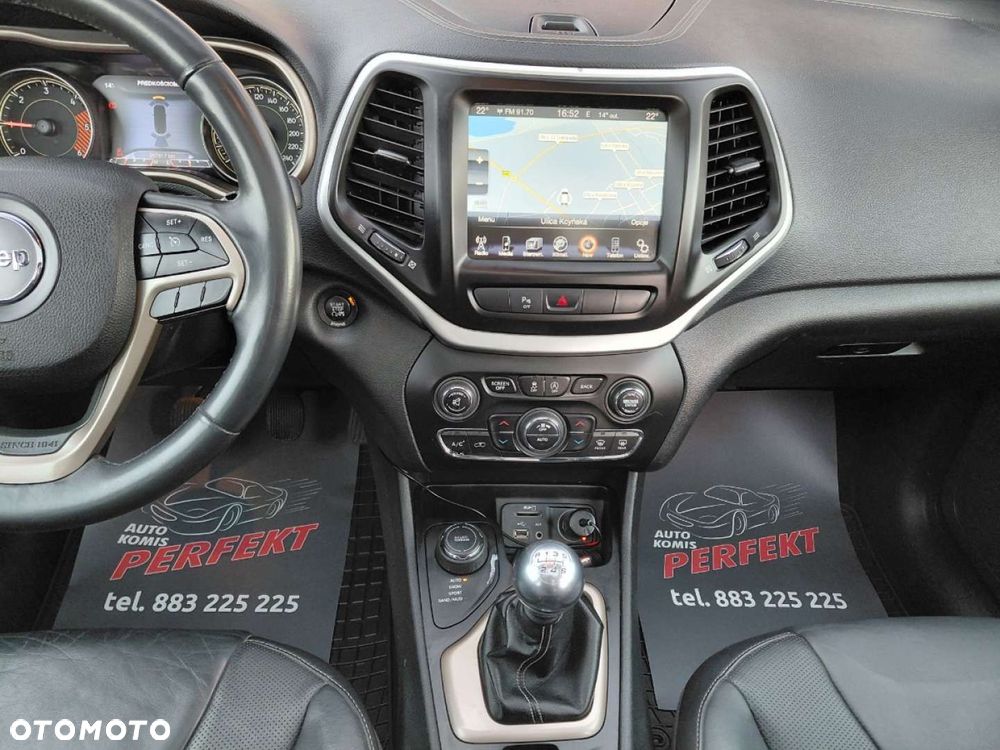 Jeep Cherokee - 23
