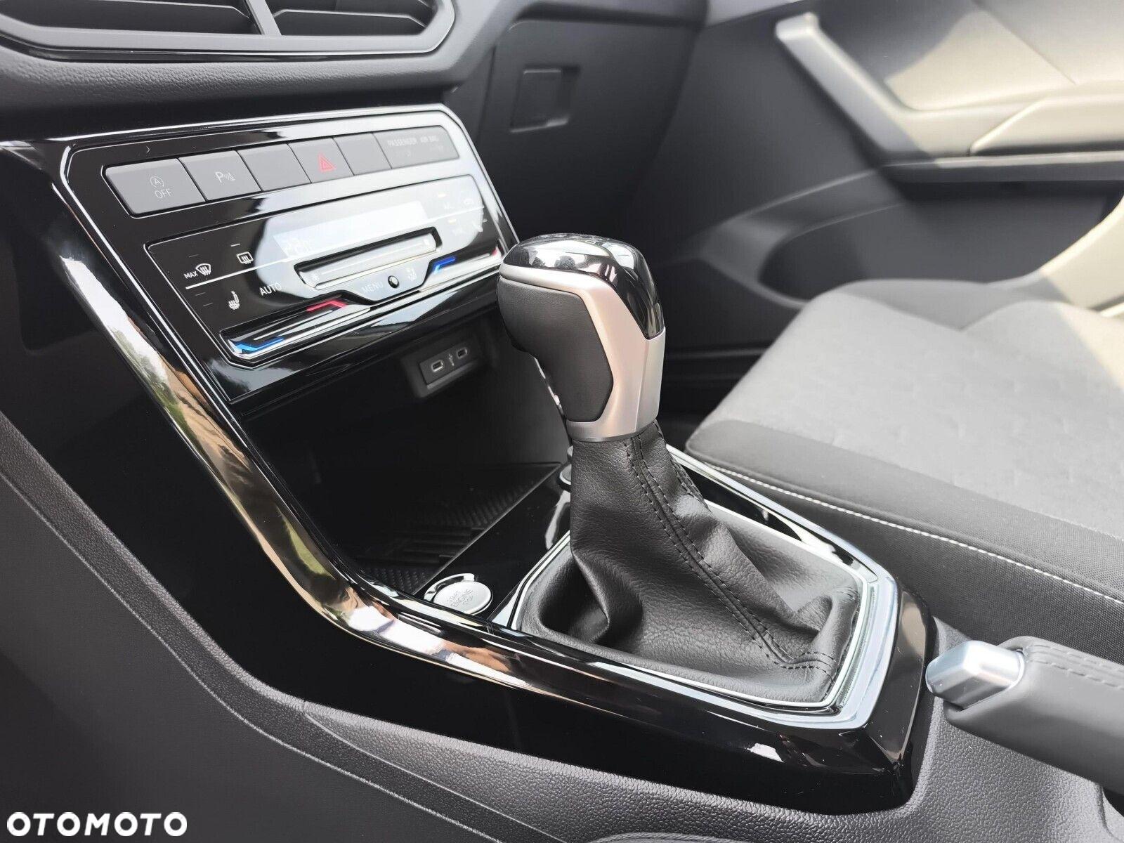 Volkswagen T-Cross - 15