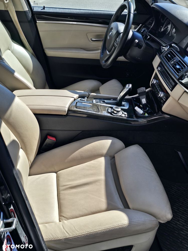 BMW Seria 5 525d xDrive - 15