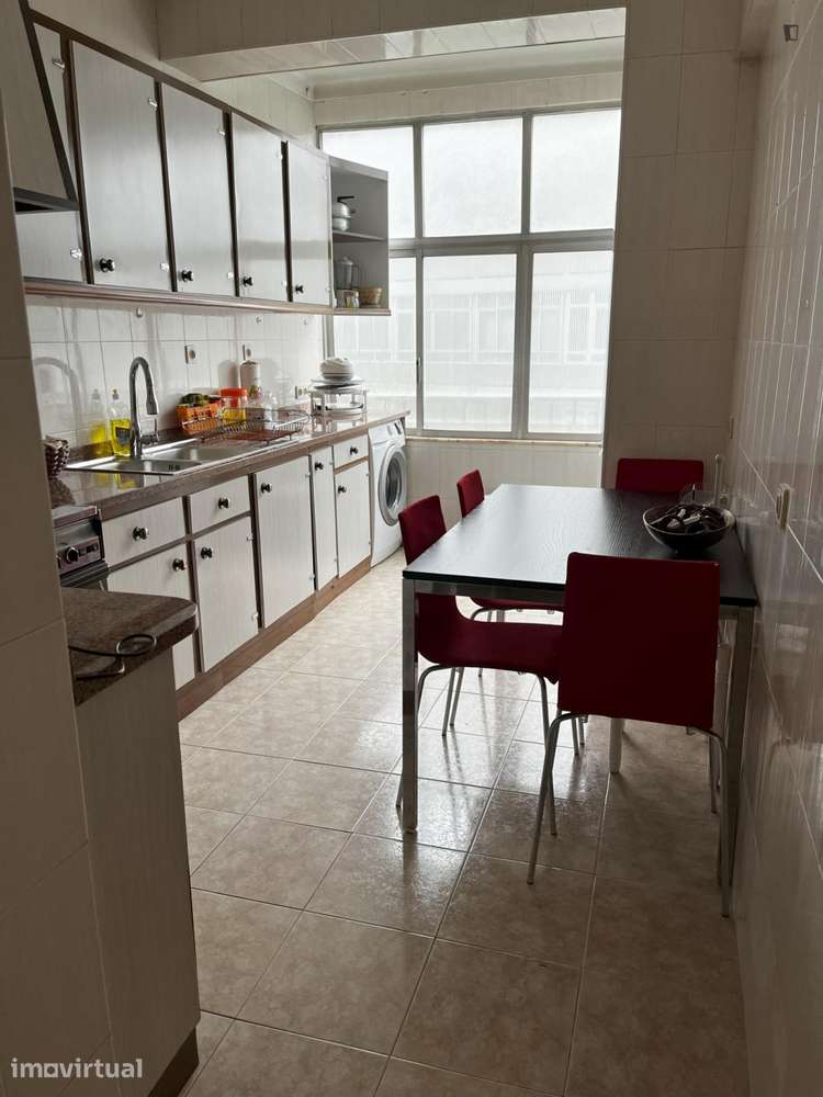 Quarto - localizado em Benfica Lisbon - Grande imagem: 2/17