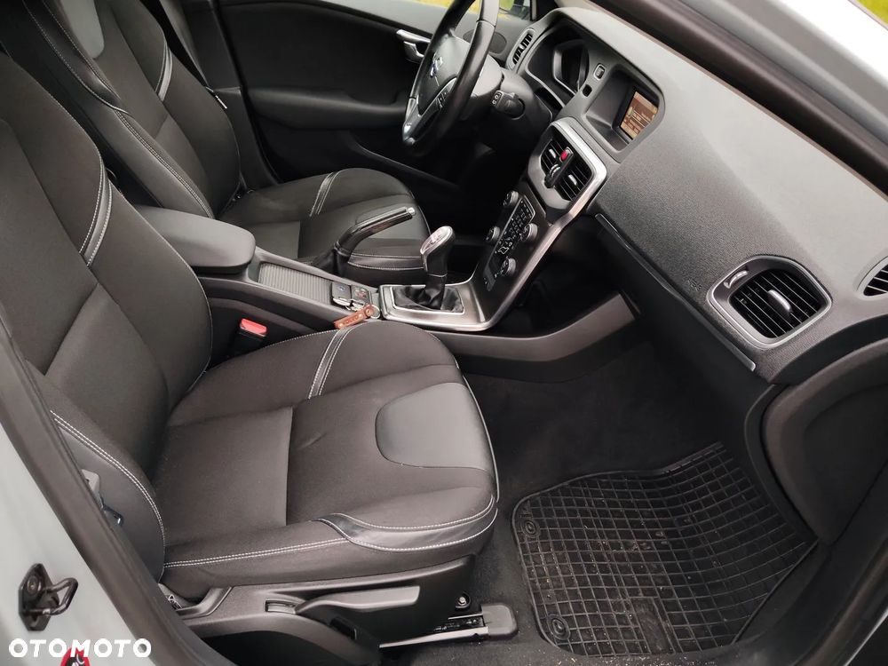 Volvo V40 D3 - 24