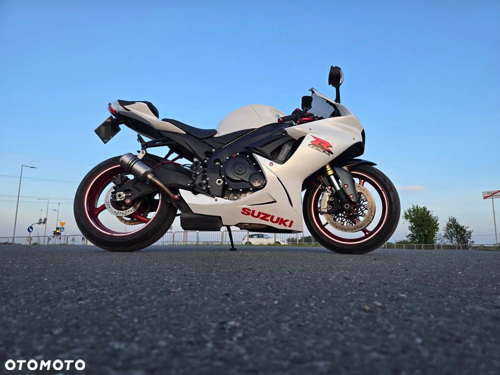 Suzuki GSX-R - 16