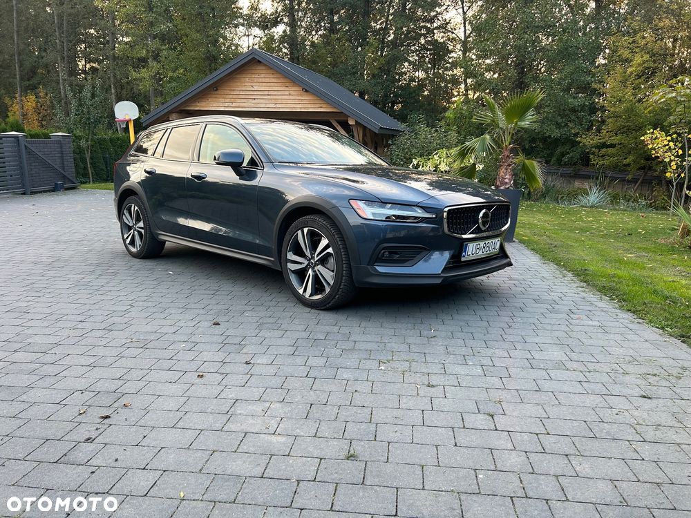 Volvo V60 Cross Country - 1