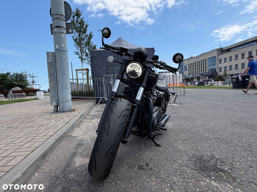 Triumph Bonneville Bobber - 11