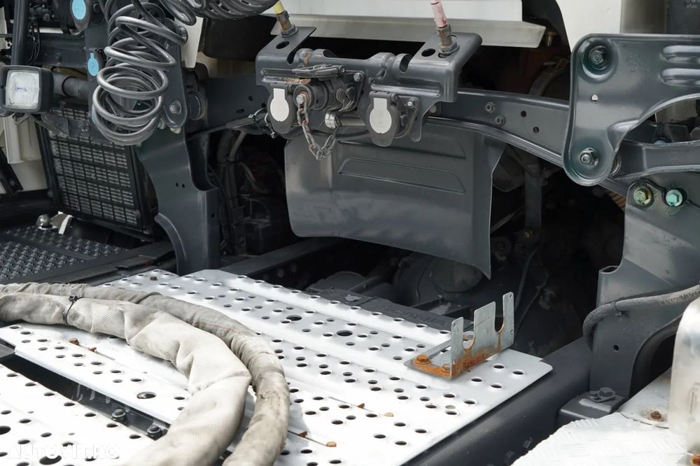 Scania R 520 / V8 / SISTEM HIDRAULIC / RETARDER / I-PARK COOL / ADR AT / TOATE AIRBAGURILE / EURO 6 - 17