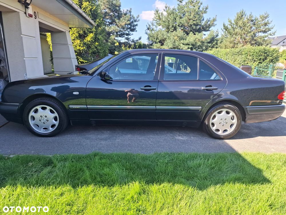 Mercedes-Benz Klasa E 280 4-Matic Elegance - 4