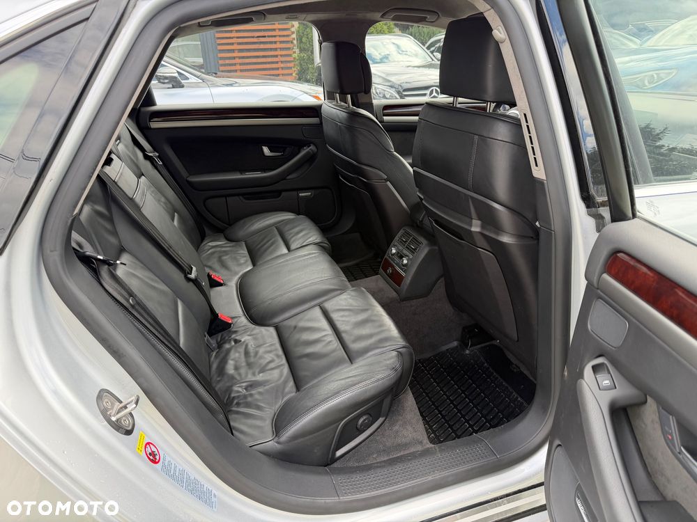 Audi A8 4.2 Quattro - 32