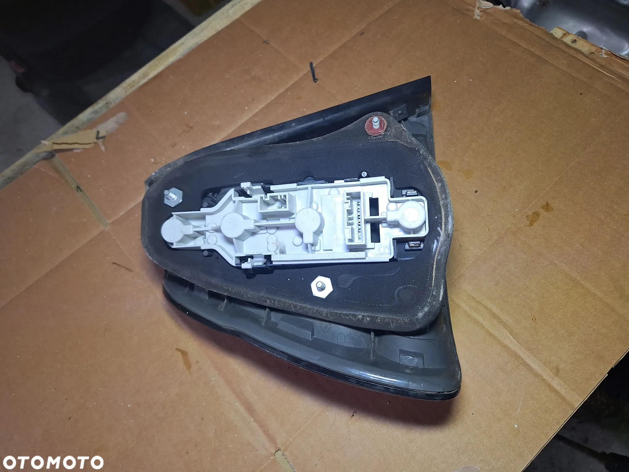 BMW 3 E46 COMPACT lampa prawa tył     28330204 - 3