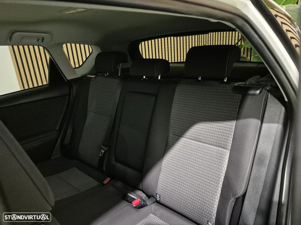 Toyota Auris 1.8 HSD Comfort +P.Techno+P.Sport - 13