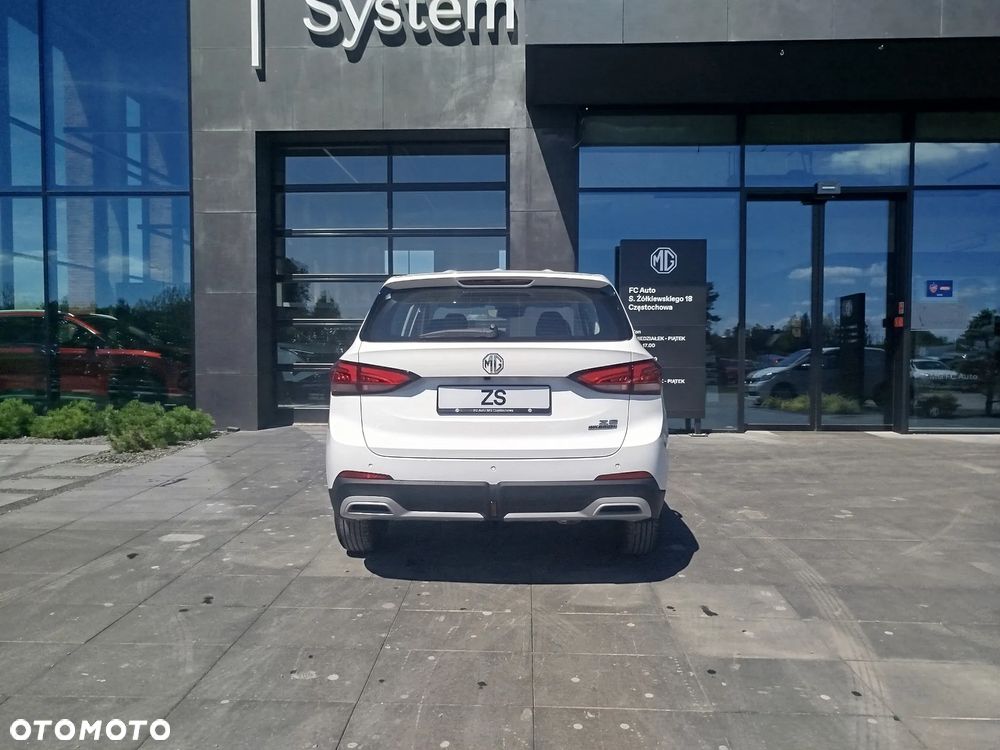 MG ZS Hybrid+ - 4