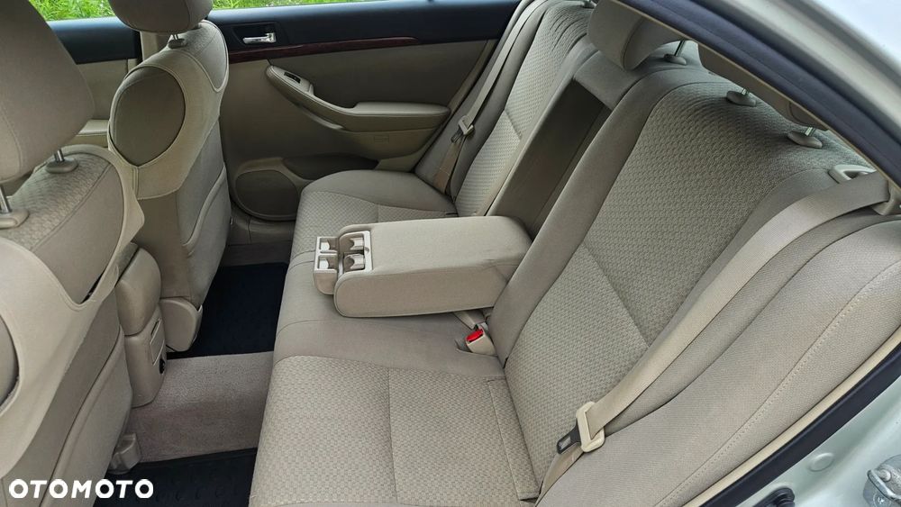 Toyota Avensis 1.8 VVT-i Sol - 8