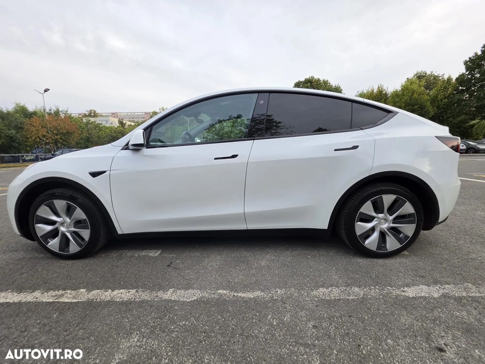 Tesla Model Y - 31