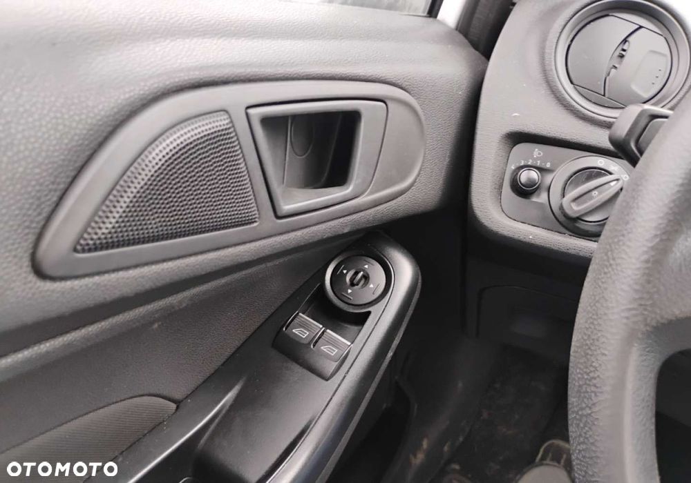 Ford Fiesta - 11