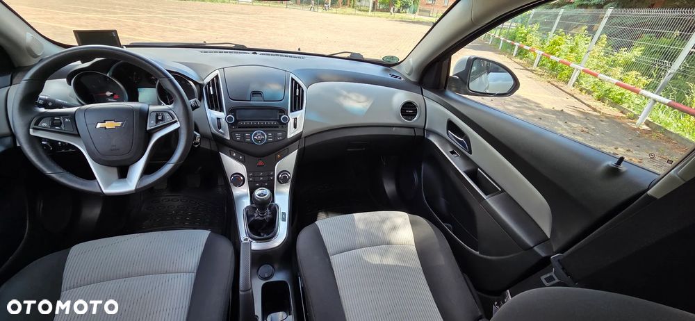Chevrolet Cruze 1.6 LS - 6