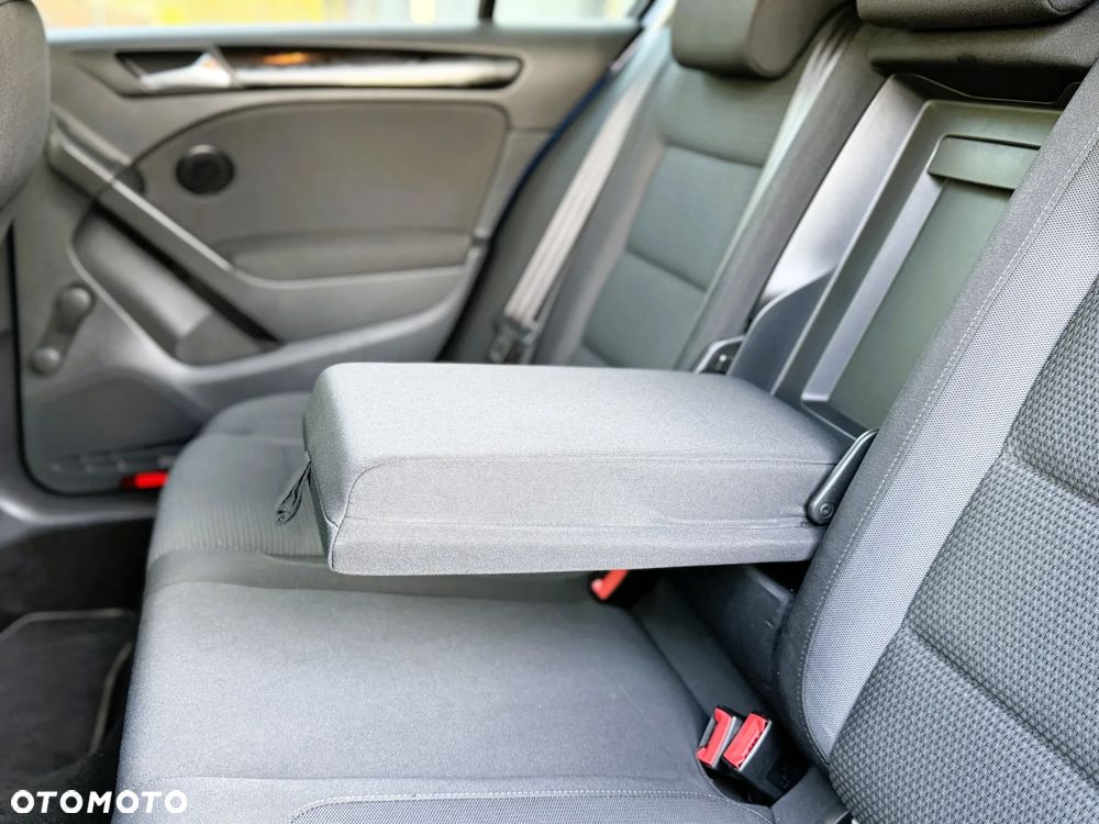 Volkswagen Golf - 28