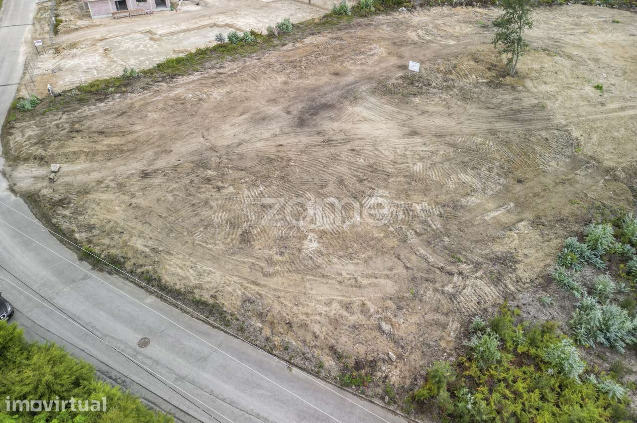 Terreno pronto a construir armazéns em Paredes - Grande imagem: 4/8