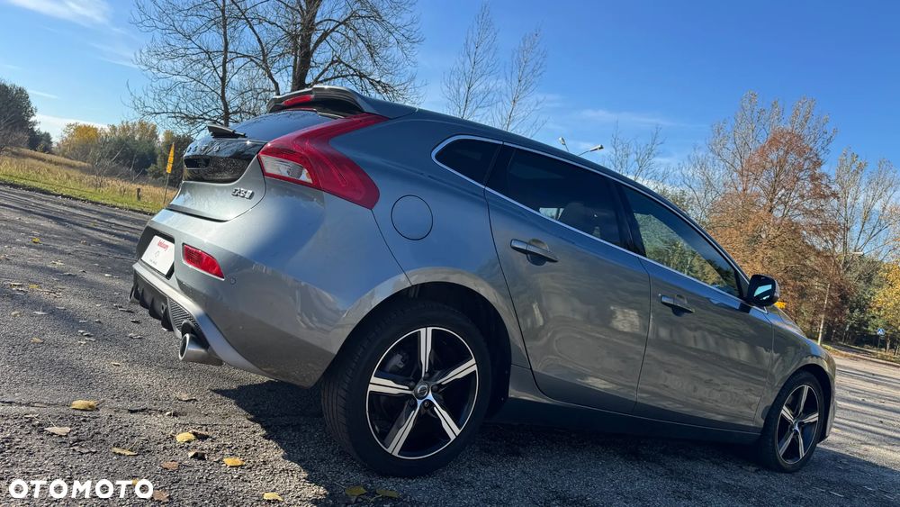 Volvo V40 D3 Geartronic RDesign - 11