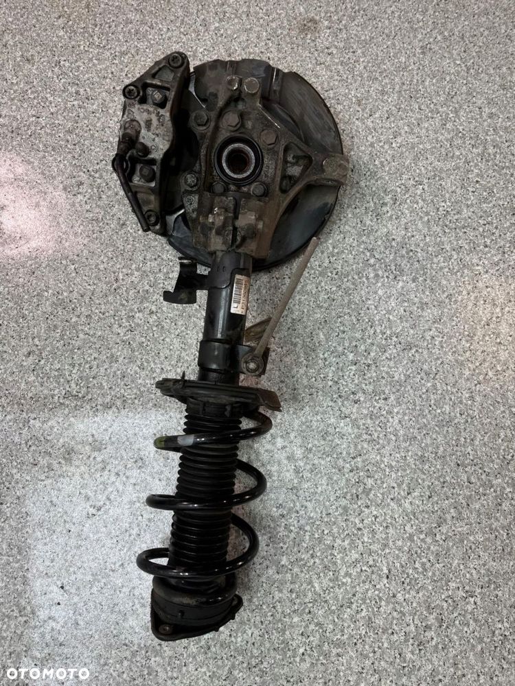 zwrotnica mcpherson lewy przód volvo v40 ii 2012-2018 2.0 d4 31360945 - 2