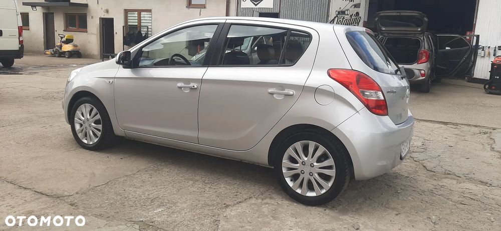 Hyundai i20 - 20