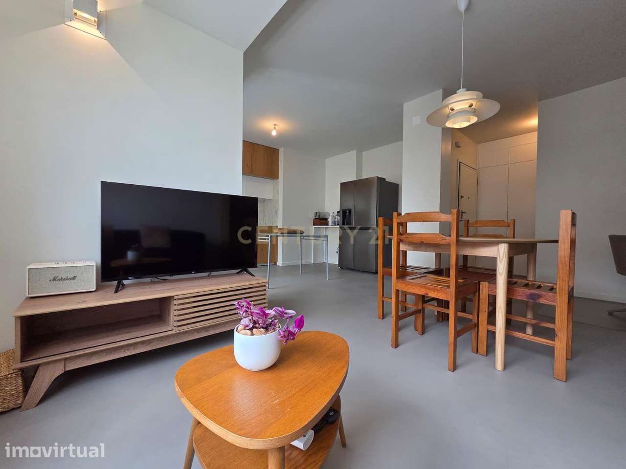 Apartamento T1 | Lugar de Garagem | Varanda | Arrumos | Elevador | Com - Grande imagem: 2/36