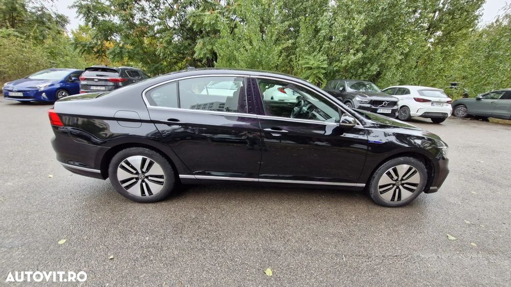 Volkswagen Passat GTE - 11