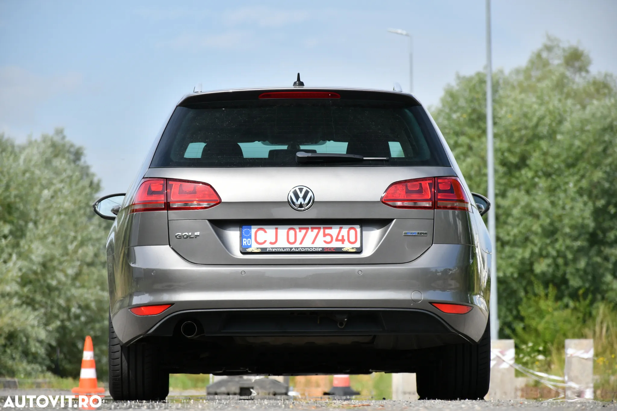 Volkswagen Golf 1.6 TDI DPF BMT Highline - 9