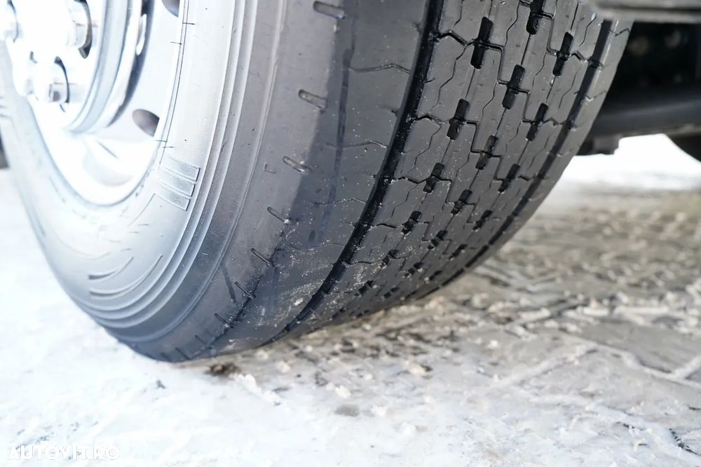 Renault T 430 / 6x2 / REFRIGERAT -9 M / UNITATE CARRIER SUPRA 1250 / platformă elevatoare / oblon rulant / punte de ridicare / direcție - 18