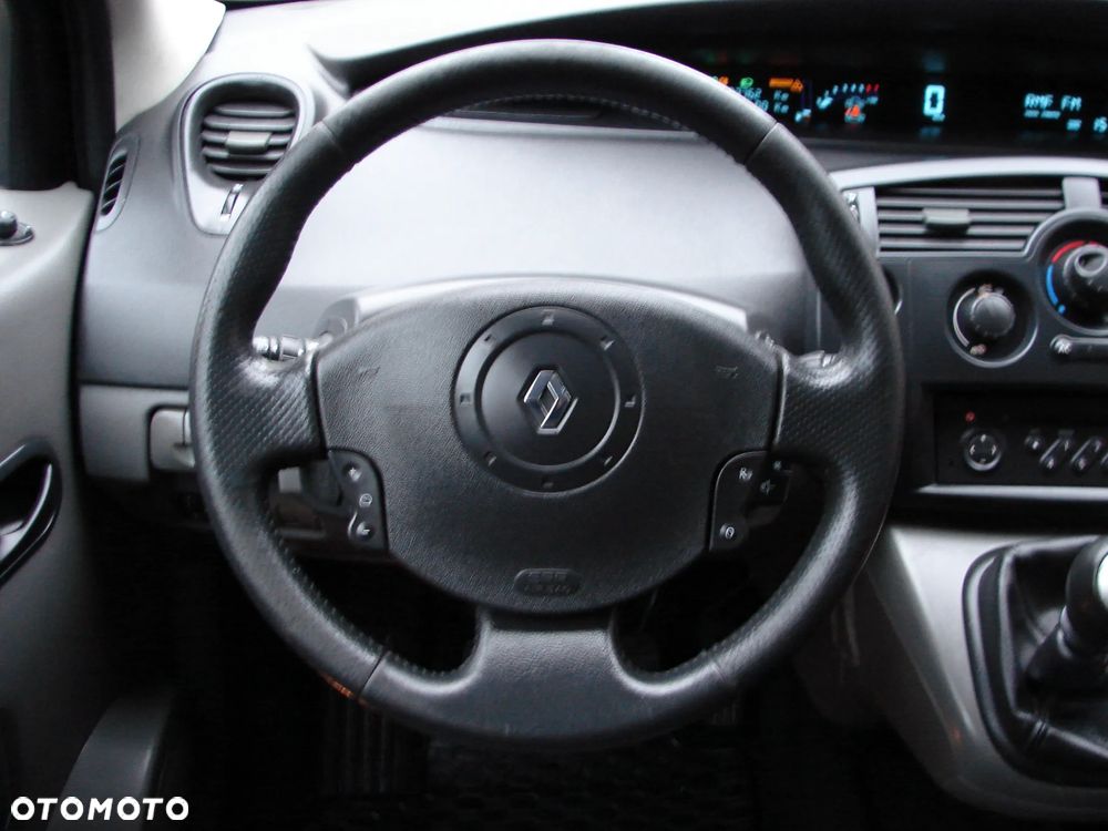 Renault Scenic 2.0 16V Emotion - 17