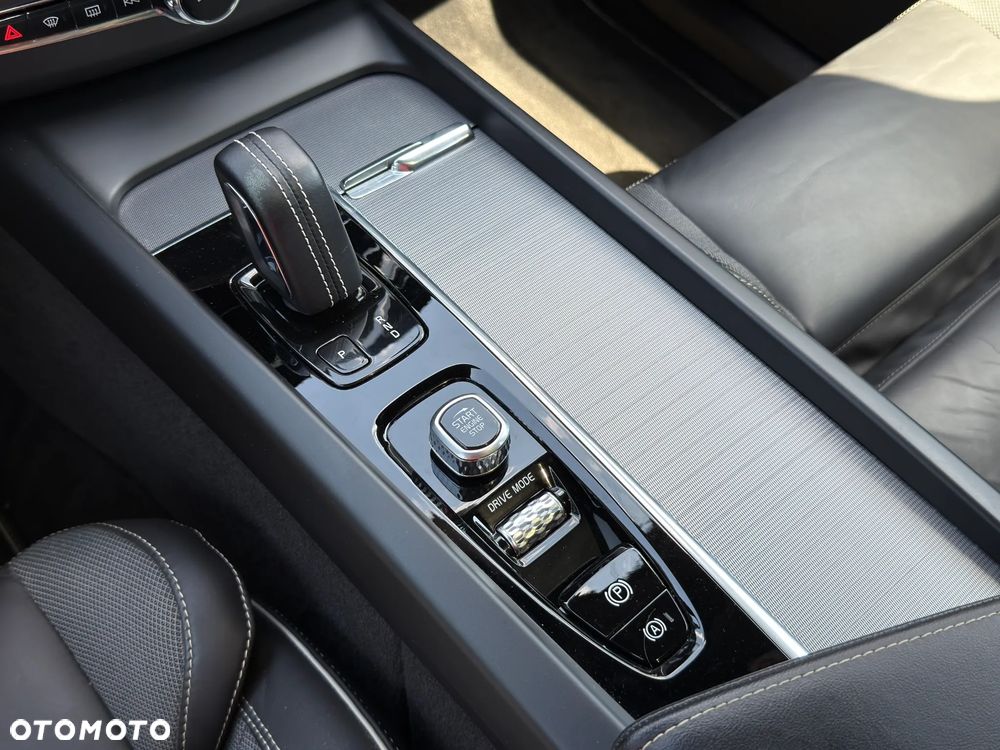 Volvo XC 60 B5 D AWD Geartronic RDesign - 33