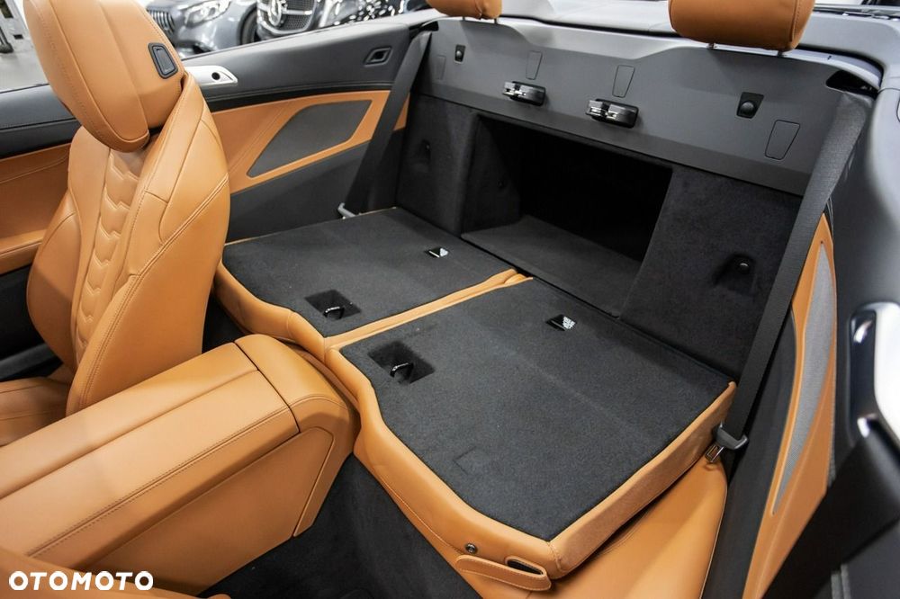 BMW Seria 8 840i - 32