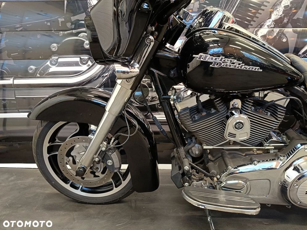 Harley-Davidson Touring Street Glide - 11