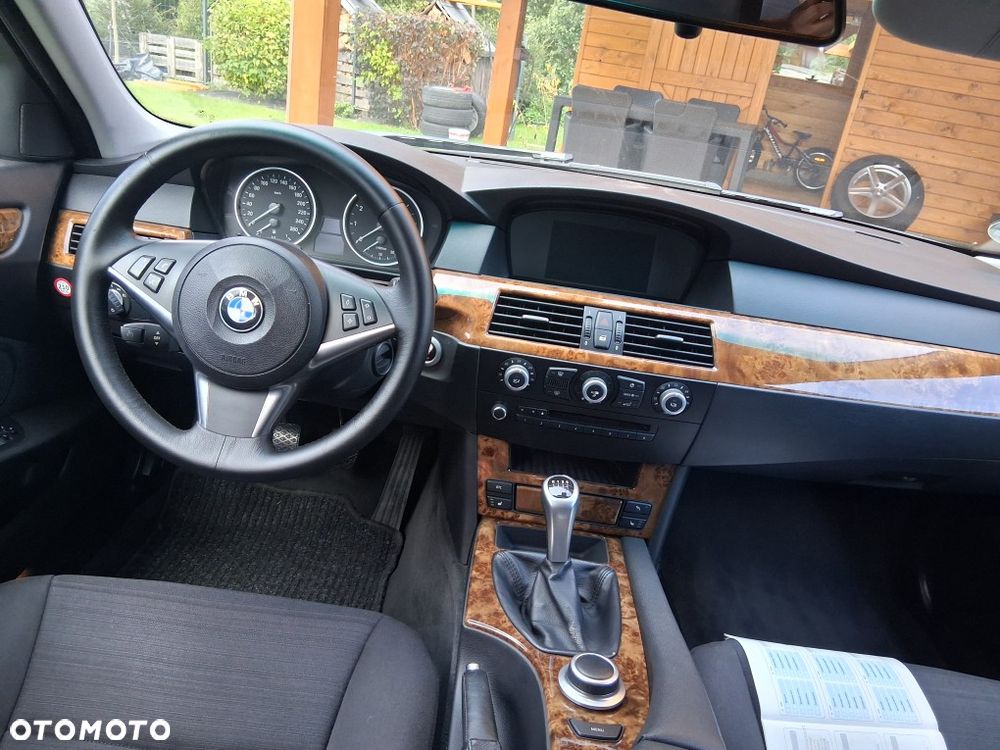 BMW Seria 5 520i - 6