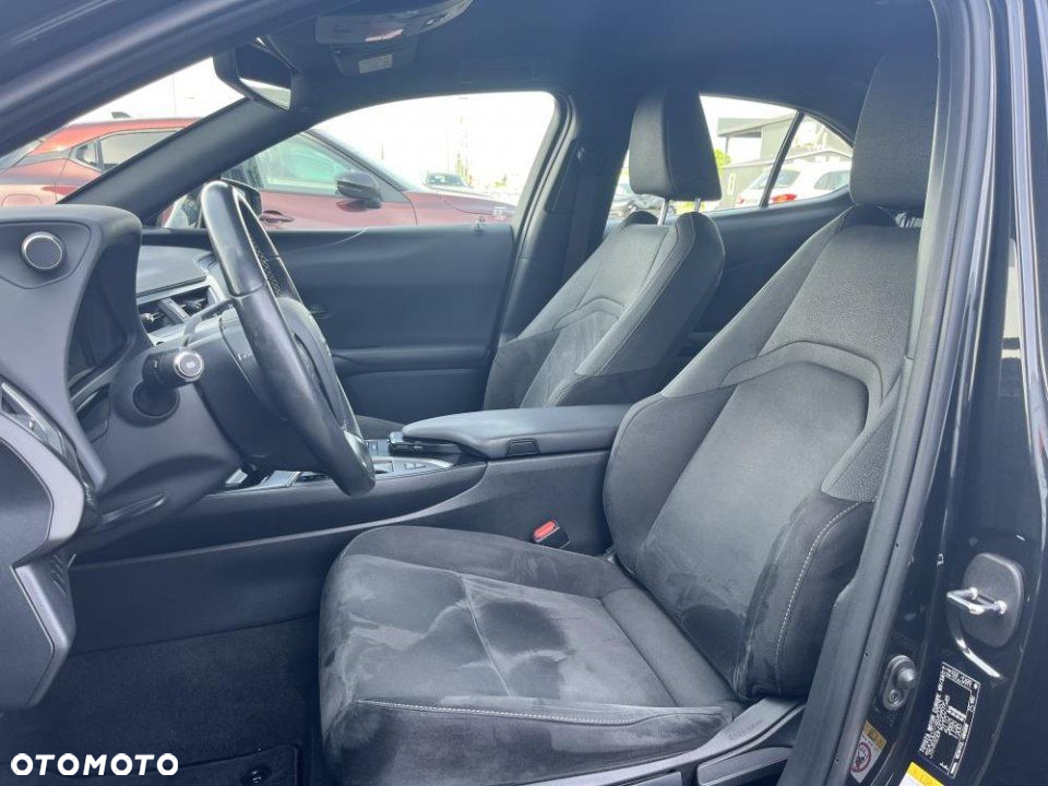Lexus UX - 15