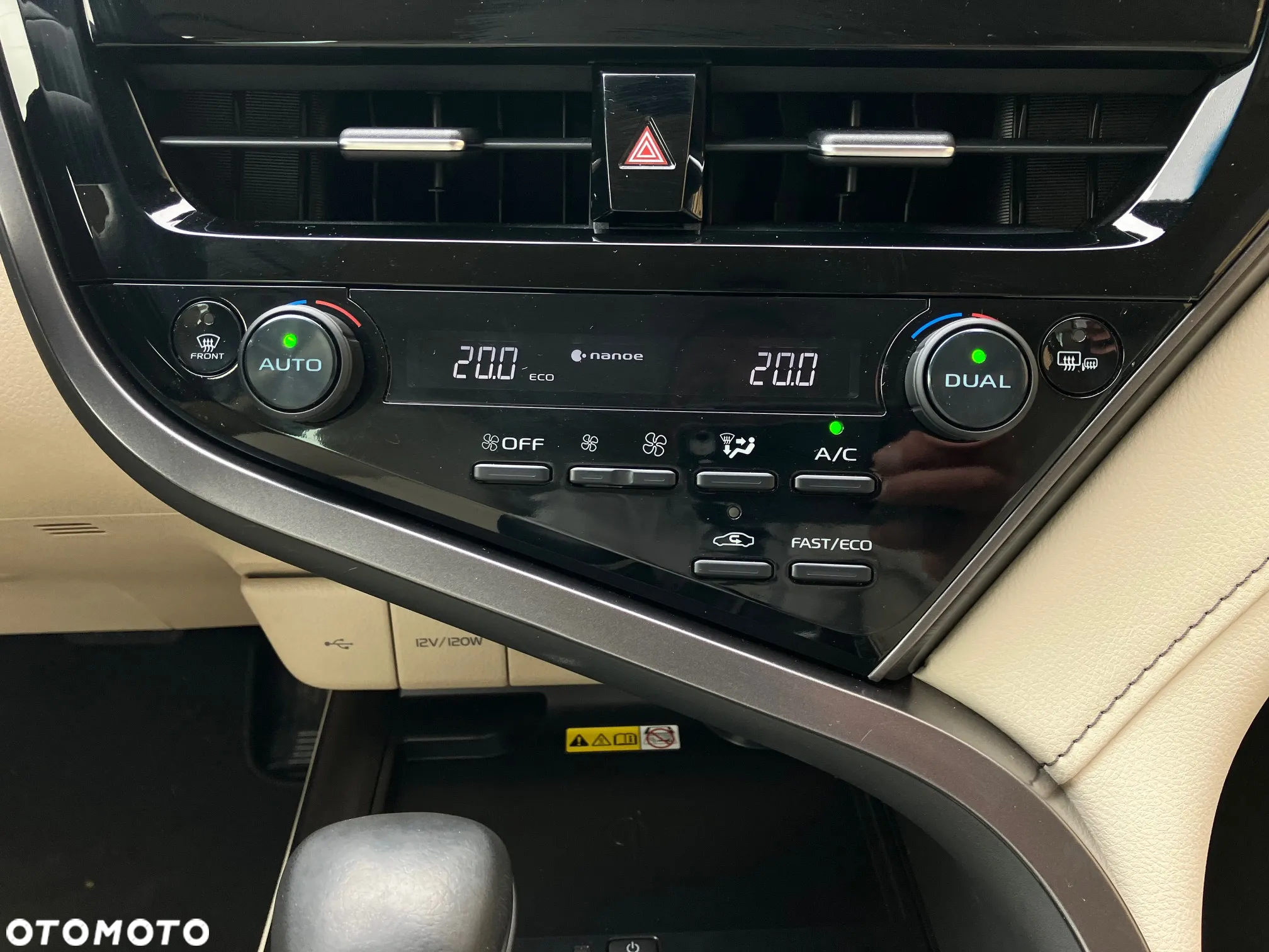 Toyota Camry 2.5 Hybrid Executive CVT - 29