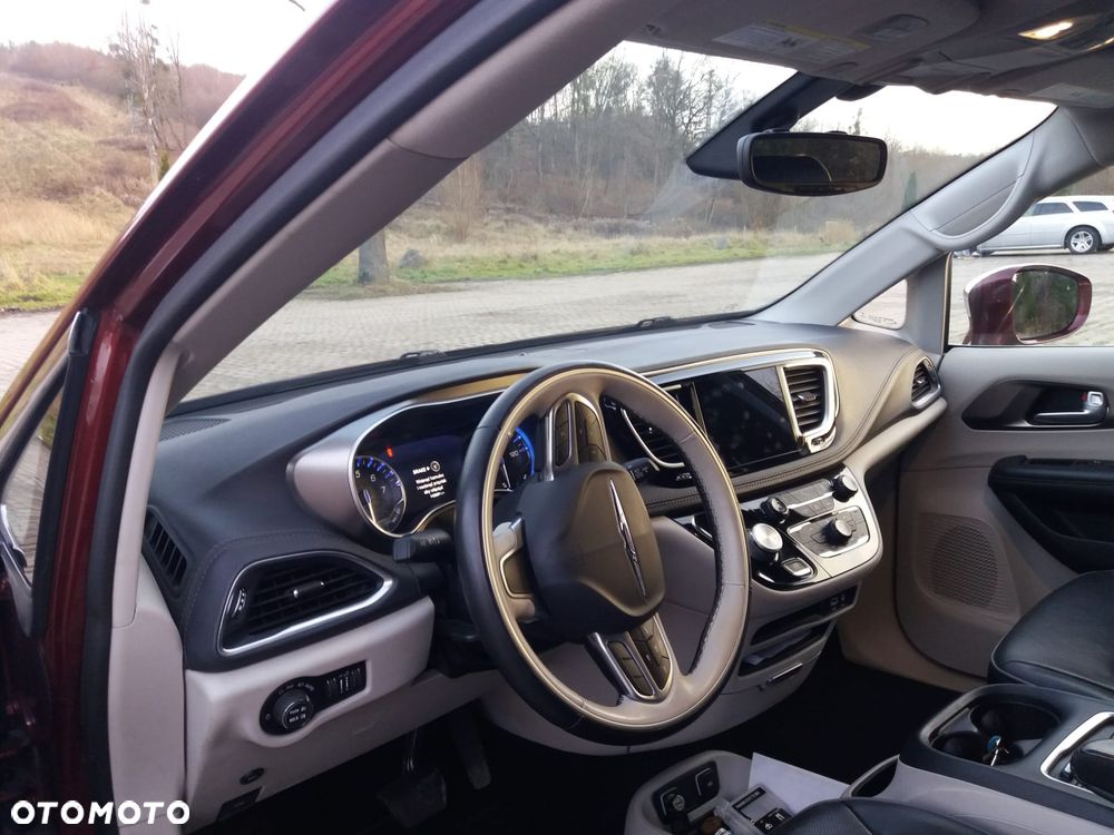 Chrysler Pacifica - 28