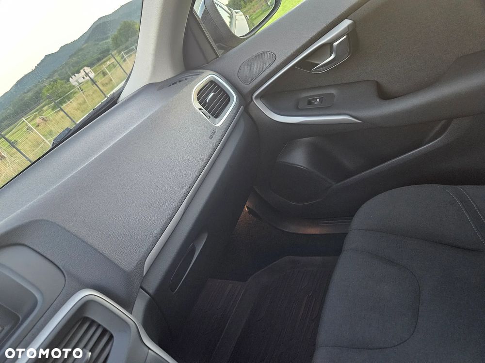 Volvo V40 T2 - 25
