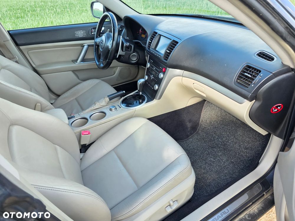 Subaru Outback 3.0RE EXE - 17