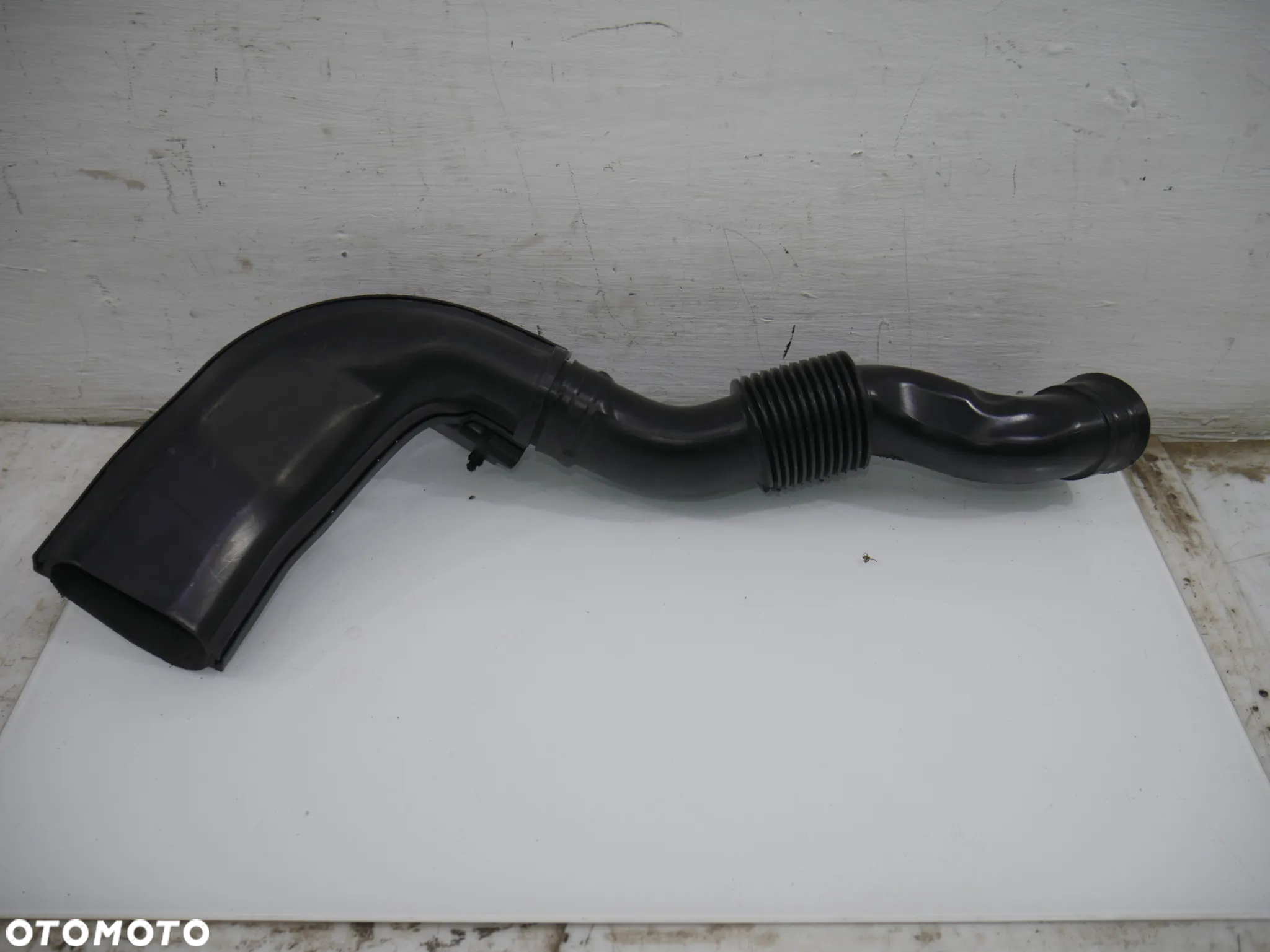 ŁAPACZ POWIETRZA OPEL ADAM 1.2 1.4 13357505 13357503 - 2